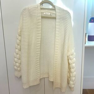 NWOT Puffy cloud sweater BY RD STYLE!  Size‎ medium